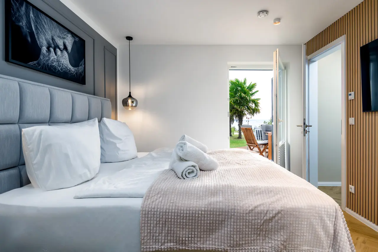 KI Bild upscaler Ferienwohnung: Alte Fotos technisch retten