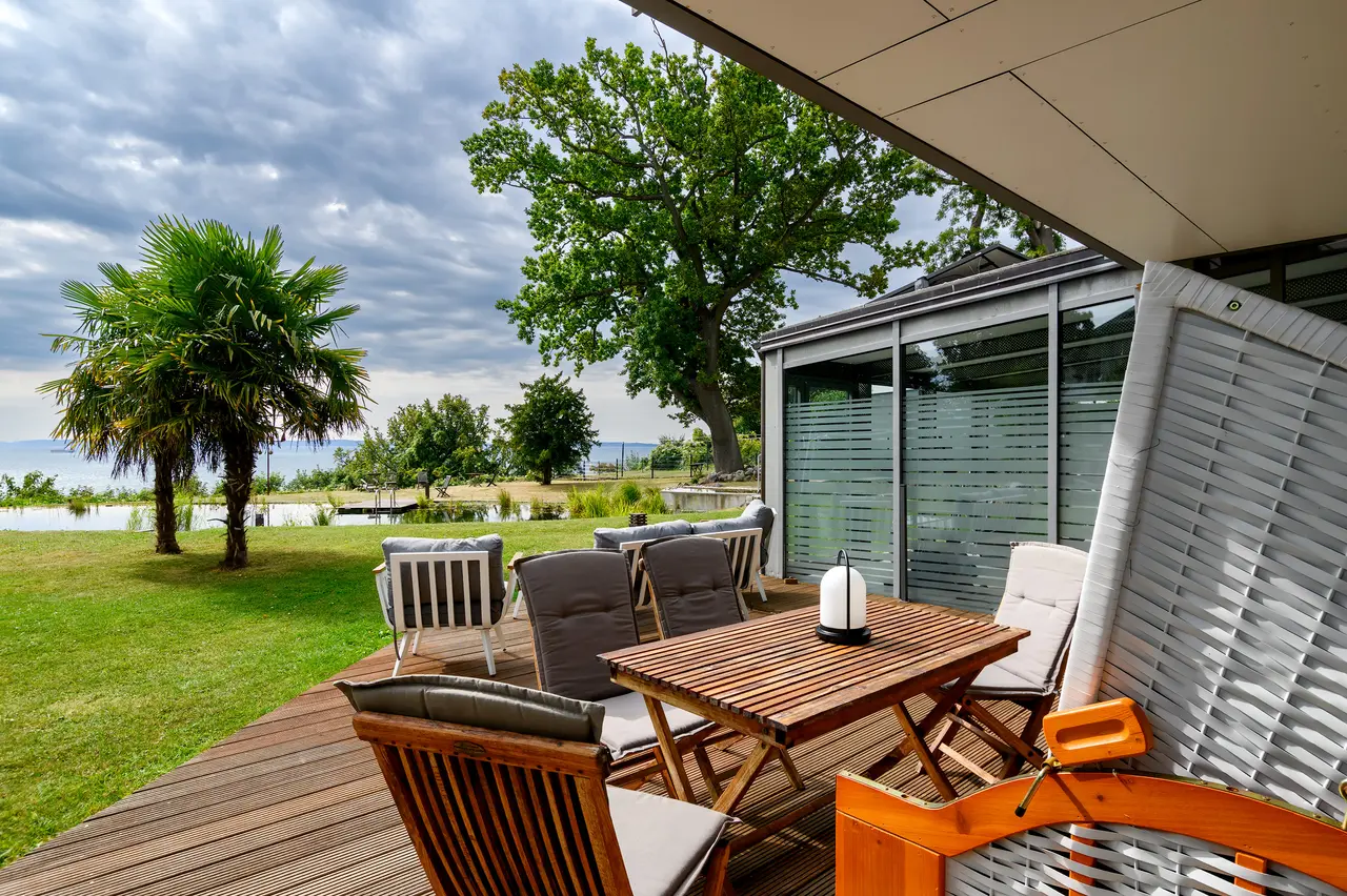 Ferienwohnung Außenbereich: Warum Ihre Terrasse nach "Arbeit" aussieht (und wie wir das ändern)