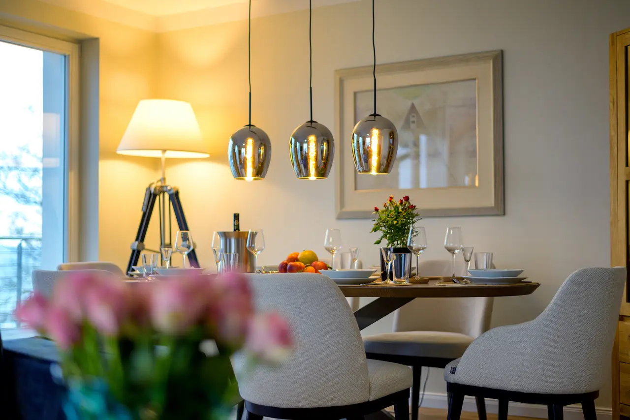 Zielgruppenansprache Ferienwohnung: Warum "Romantik oder Rasselbande" Ihre Buchungen rettet (und "Für Alle" scheitert)